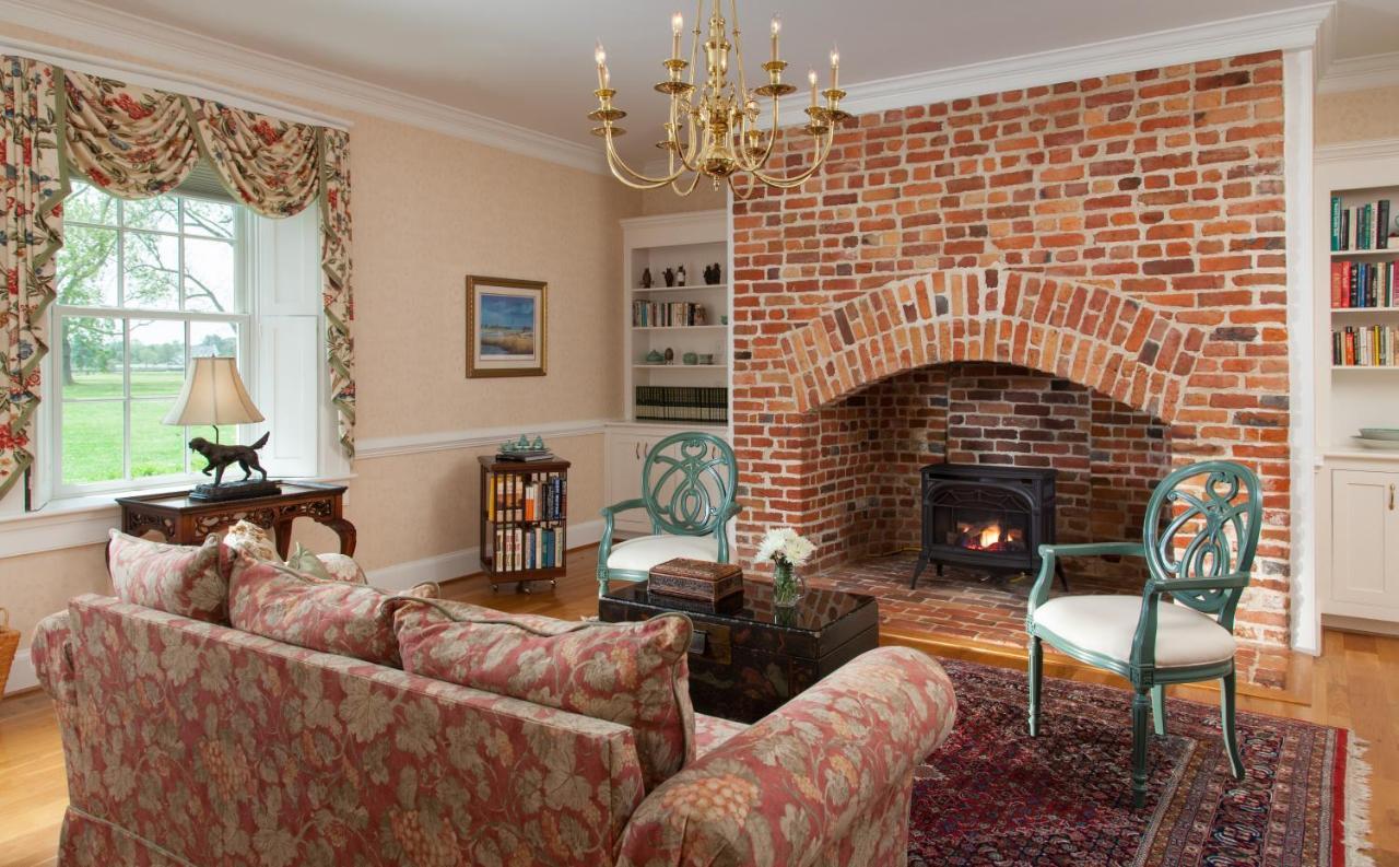 Inn At Warner Hall Gloucester Esterno foto
