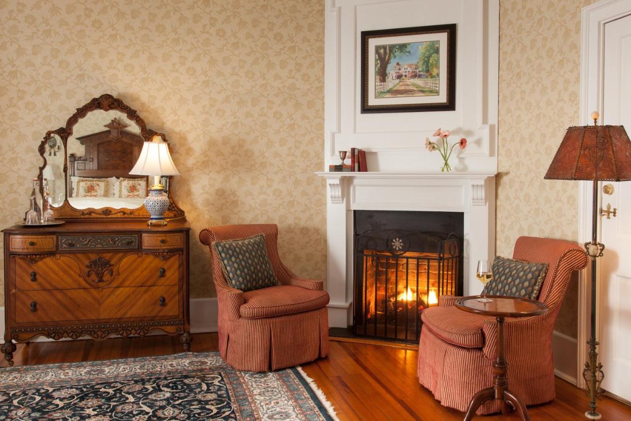 Inn At Warner Hall Gloucester Esterno foto