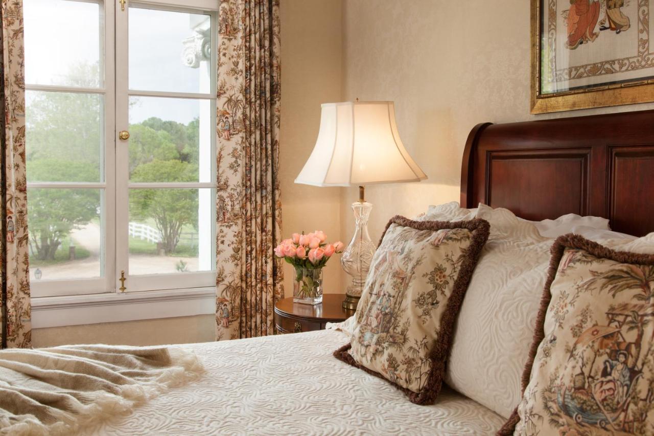 Inn At Warner Hall Gloucester Esterno foto