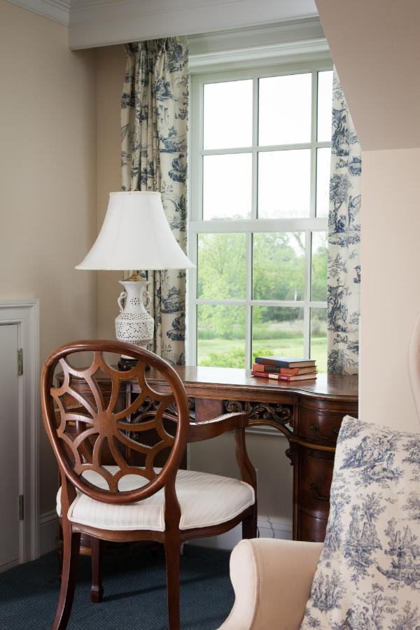 Inn At Warner Hall Gloucester Esterno foto