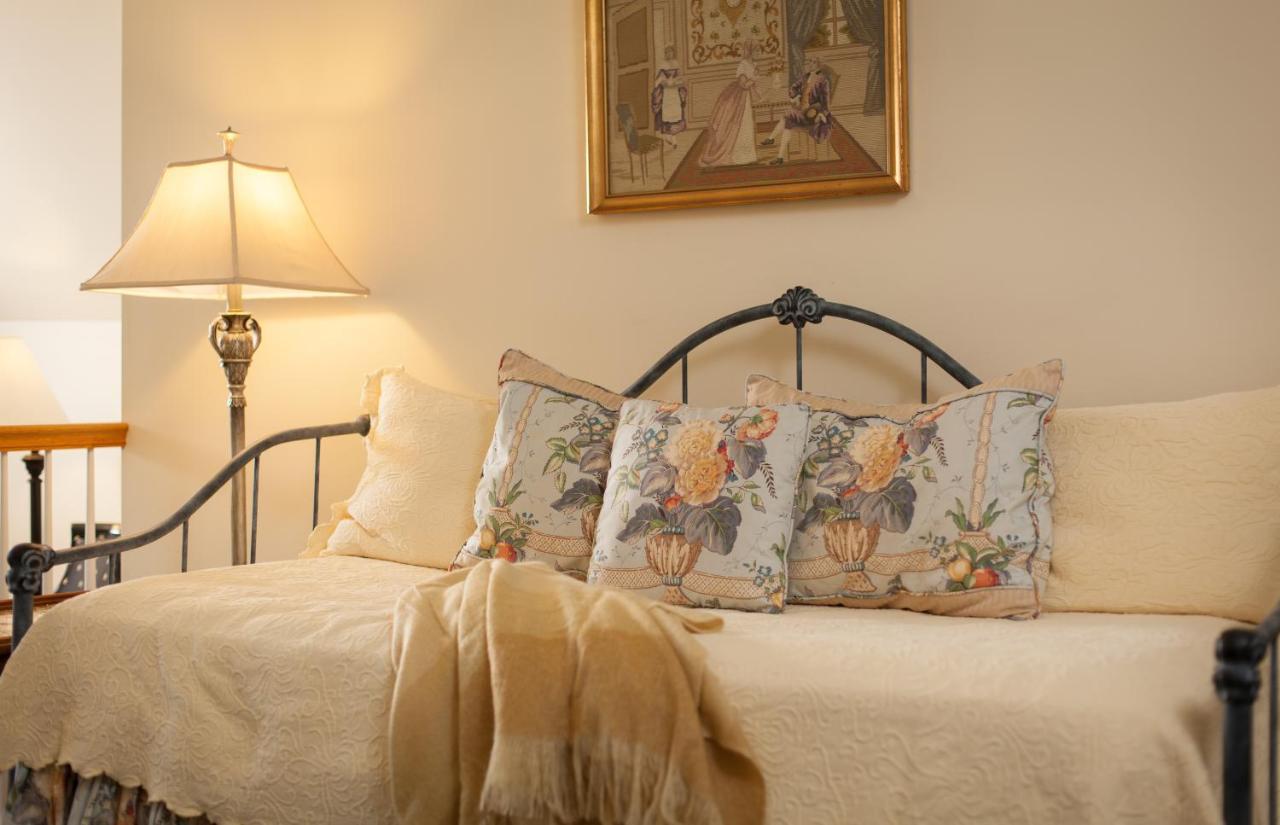 Inn At Warner Hall Gloucester Esterno foto